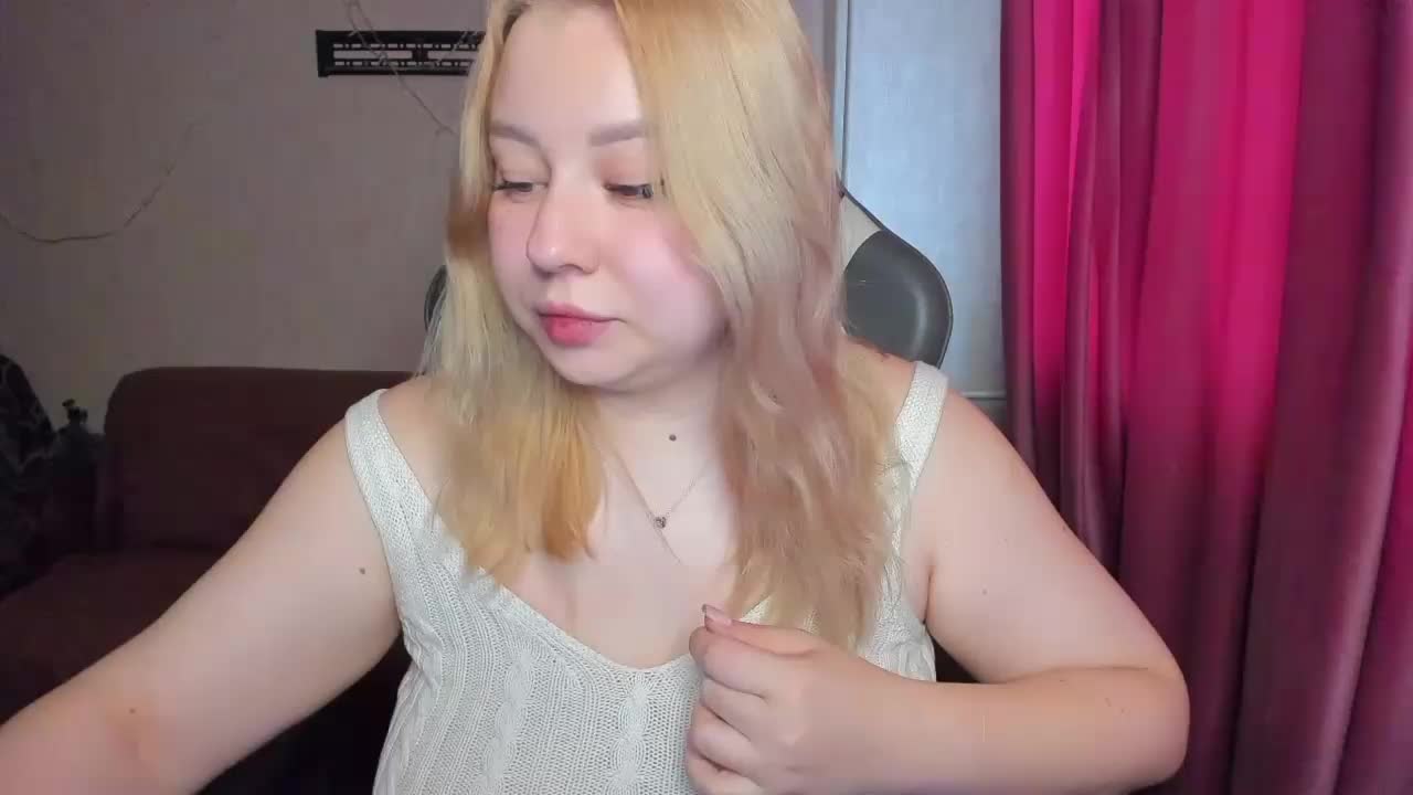 MilkaFoxy Cam Model Chat November 7, 2025