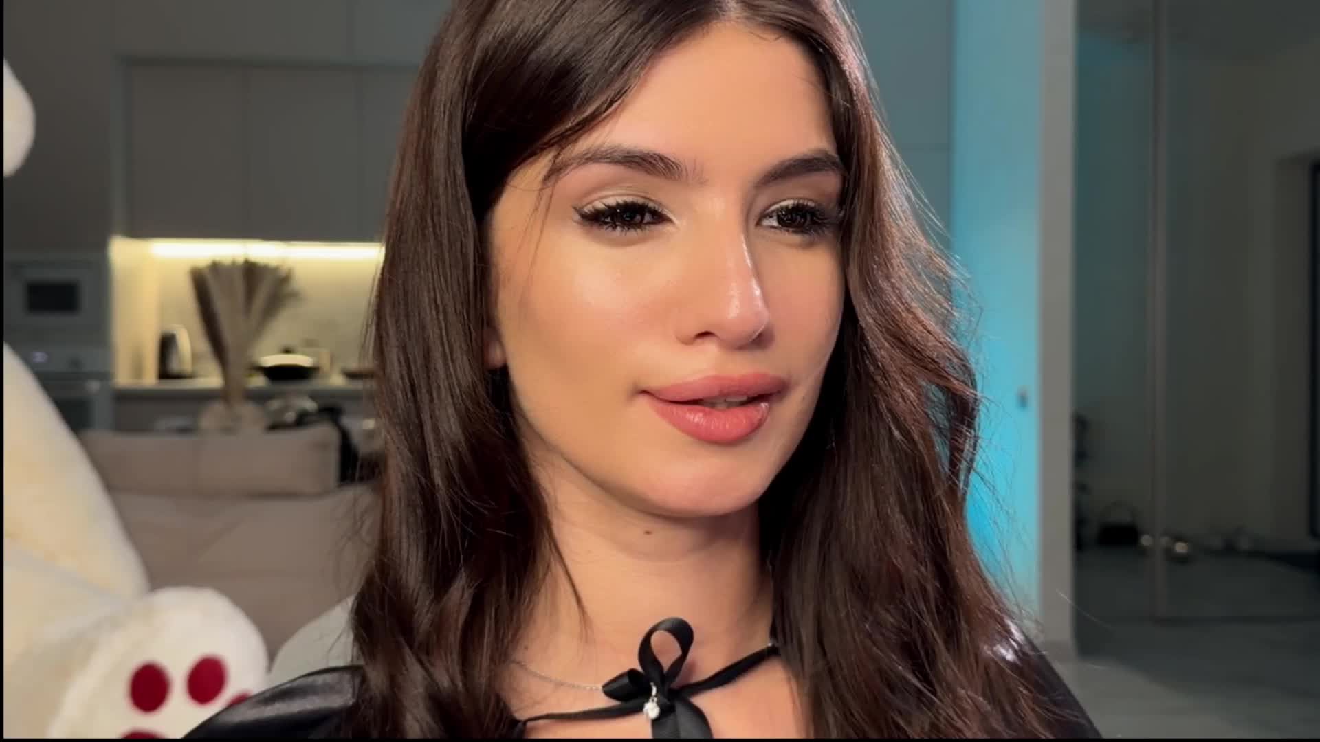 Sofi-Mi Cam Model Chat November 7, 2025