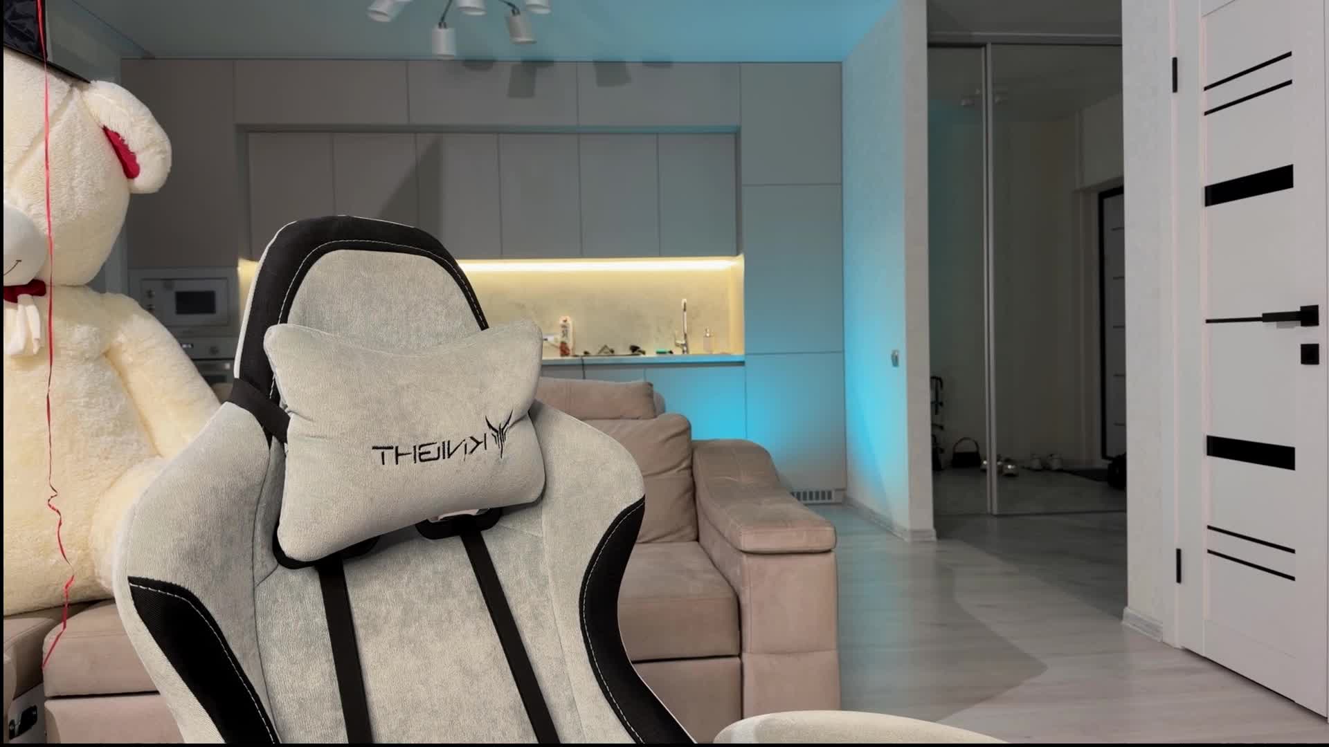 Sofi-Mi Cam Model Chat November 7, 2025