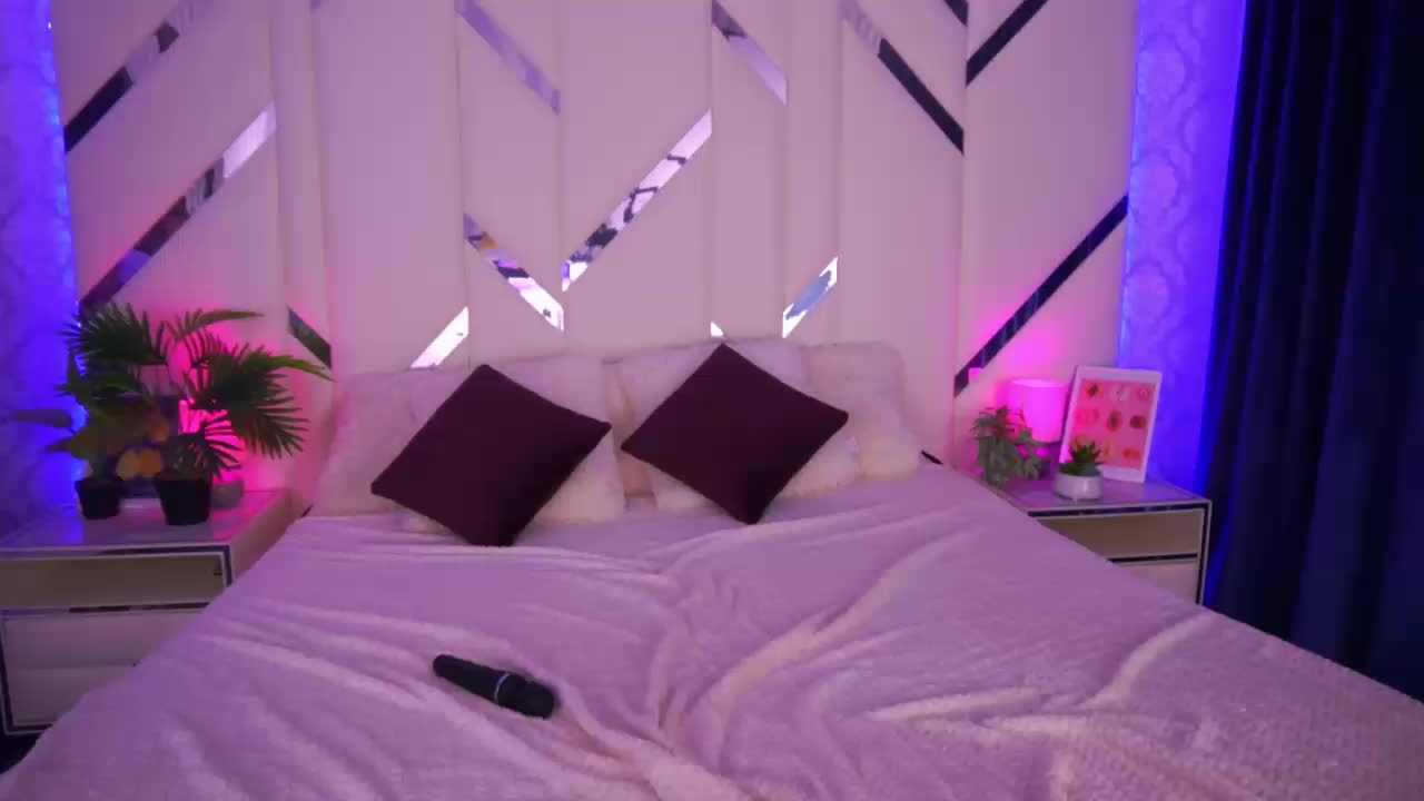 FloraGreys Cam Model Chat November 8, 2025