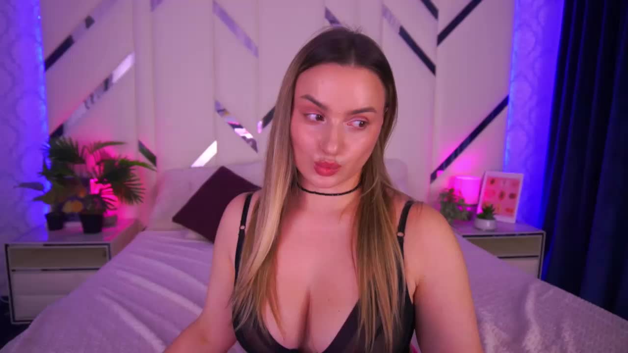 FloraGreys Cam Model Chat November 8, 2025