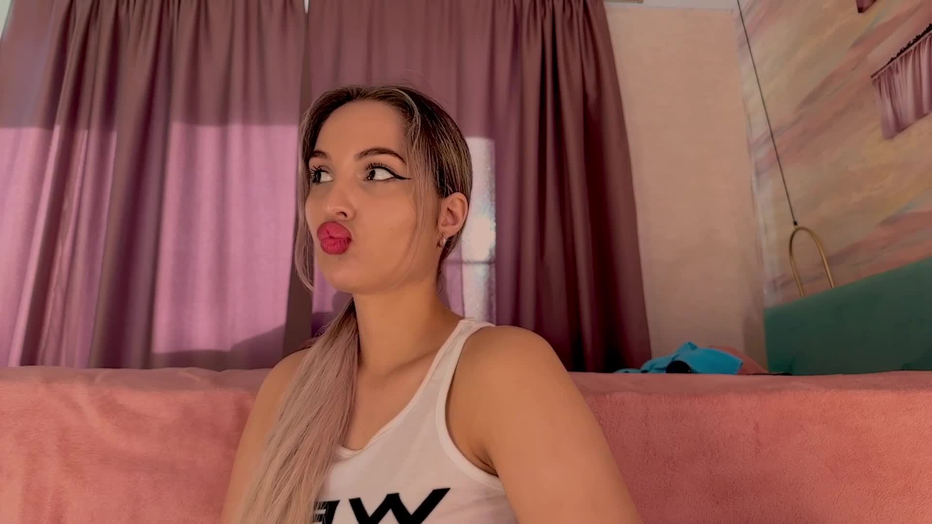 Yana_a Cam Model Chat November 8, 2025