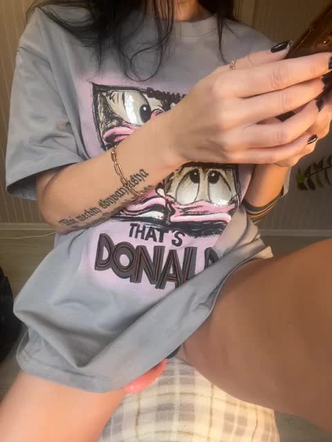 Karolina_Milf Cam Model Chat November 8, 2025