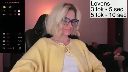 Sexy-Sweets Cam Model Chat November 8, 2025