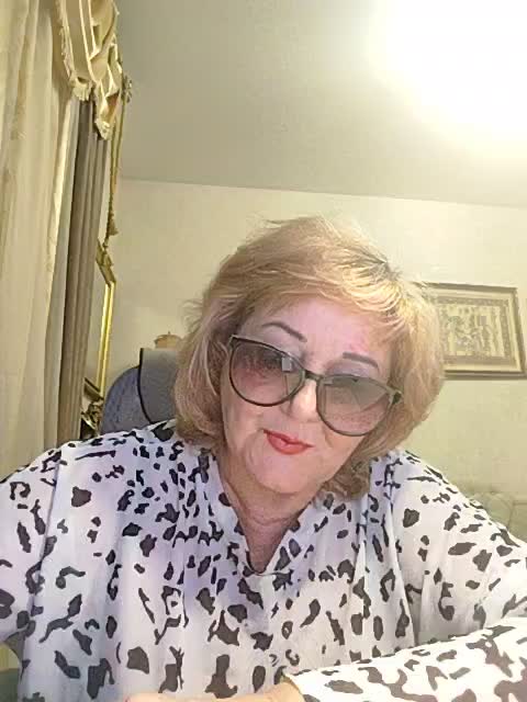KarinkaSweet Cam Model Chat November 8, 2025