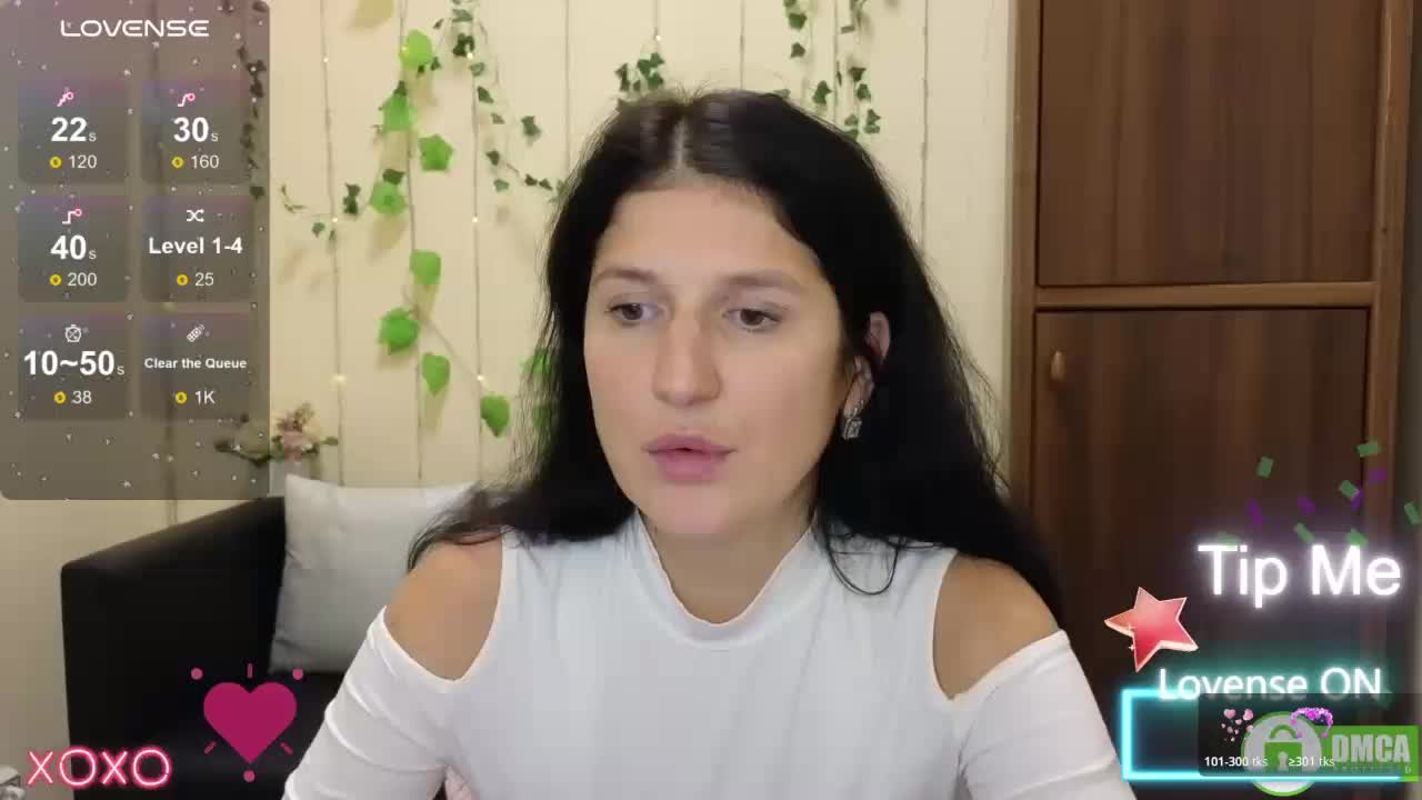 AliannaSoloKisses Cam Model Chat November 8, 2025