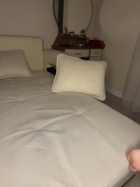 Myr-kiss Cam Model Chat November 8, 2025