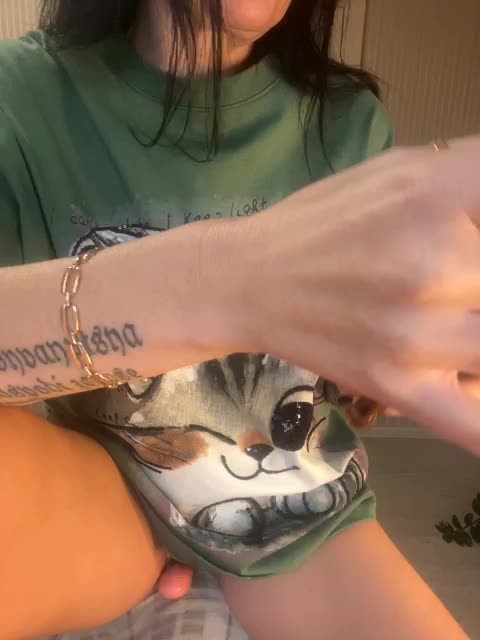 Karolina_Milf Cam Model Chat November 8, 2025