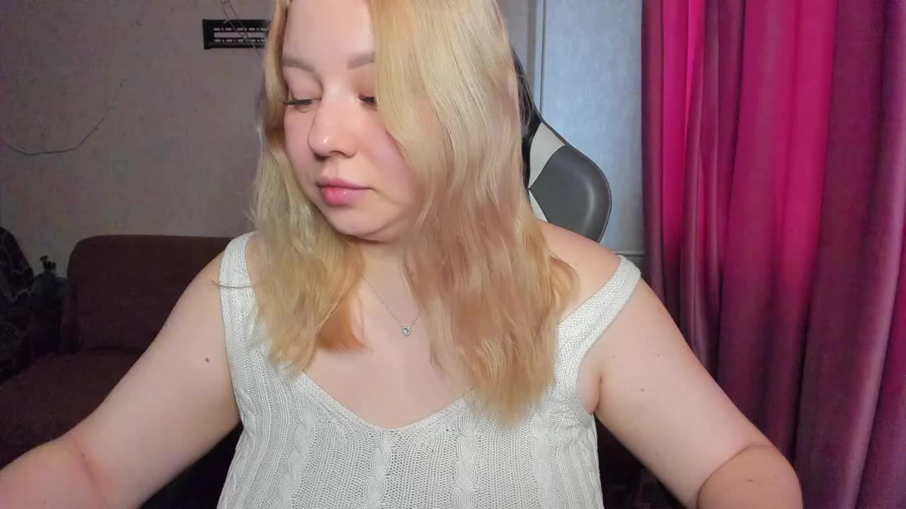 MilkaFoxy Cam Model Chat November 8, 2025