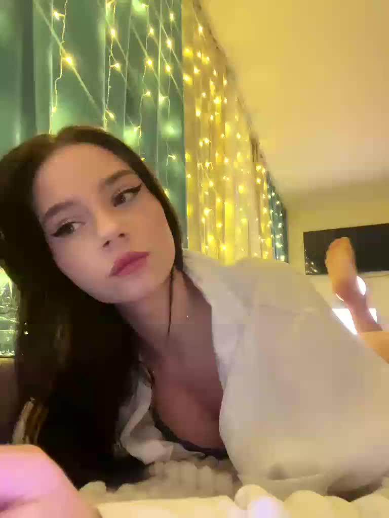 -Violetta- Cam Model Chat November 8, 2025