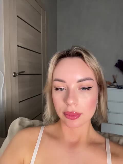 Mila-m Cam Model Chat November 8, 2025