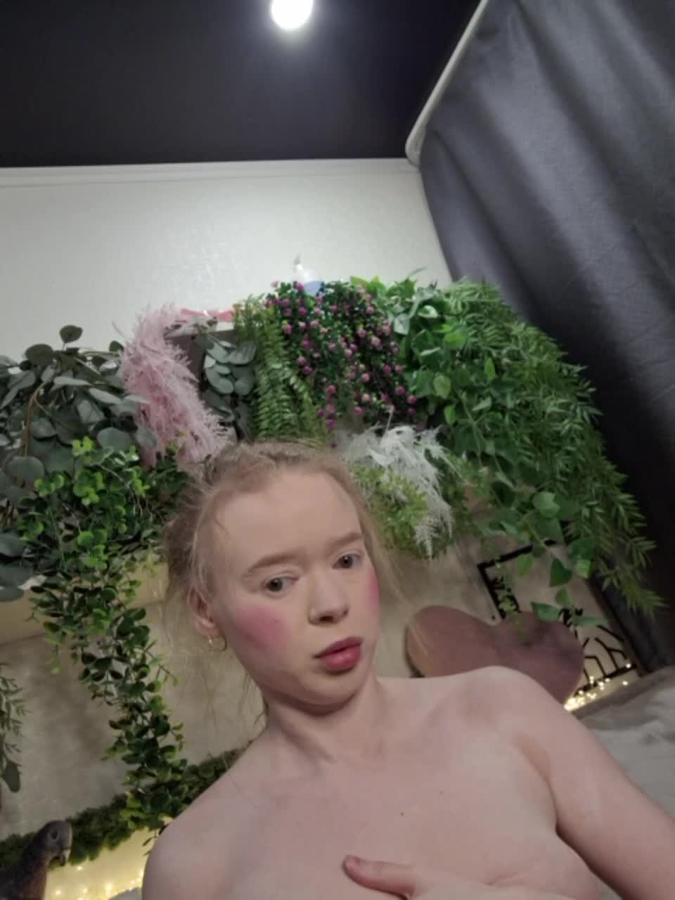 -scyrim- Cam Model Chat November 9, 2025