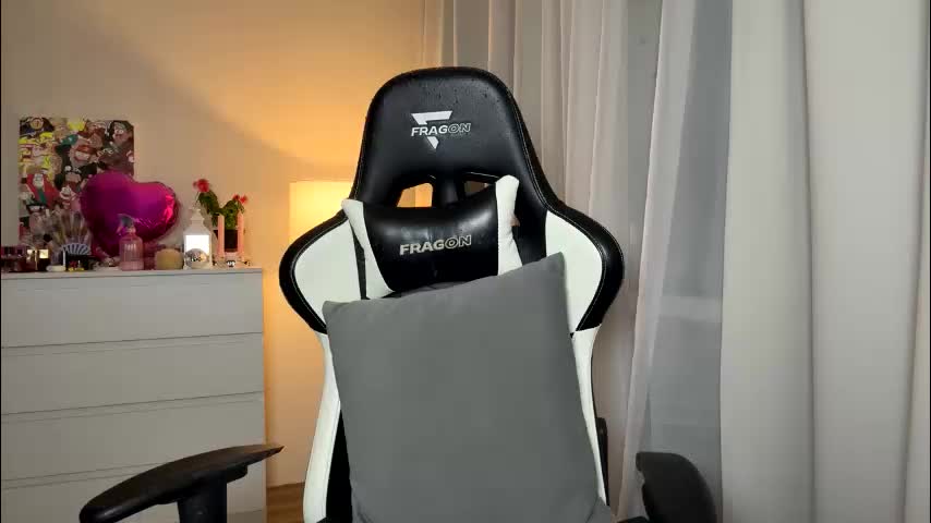 sexmoon11 Cam Model Chat November 9, 2025