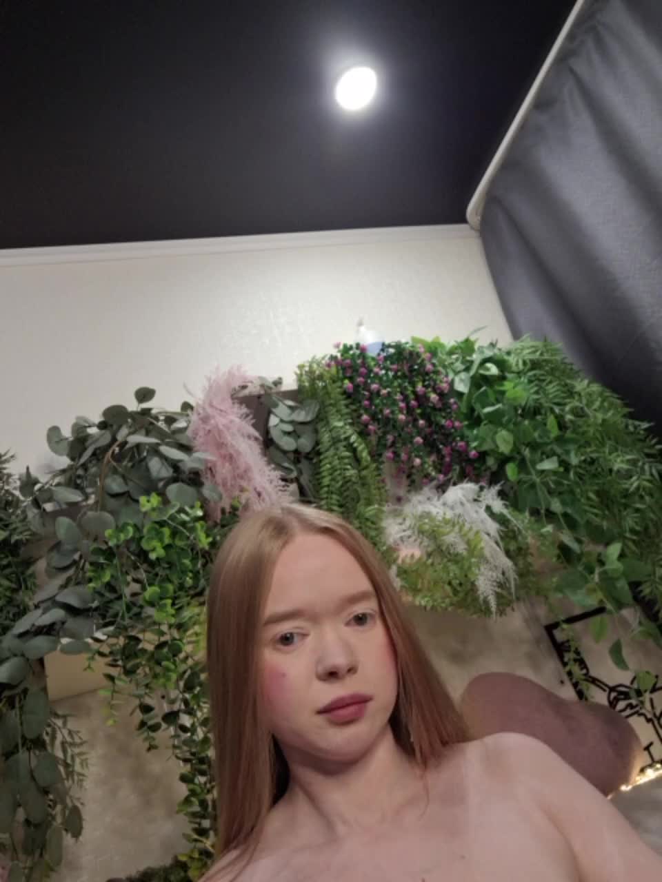 -scyrim- Cam Model Chat November 9, 2025