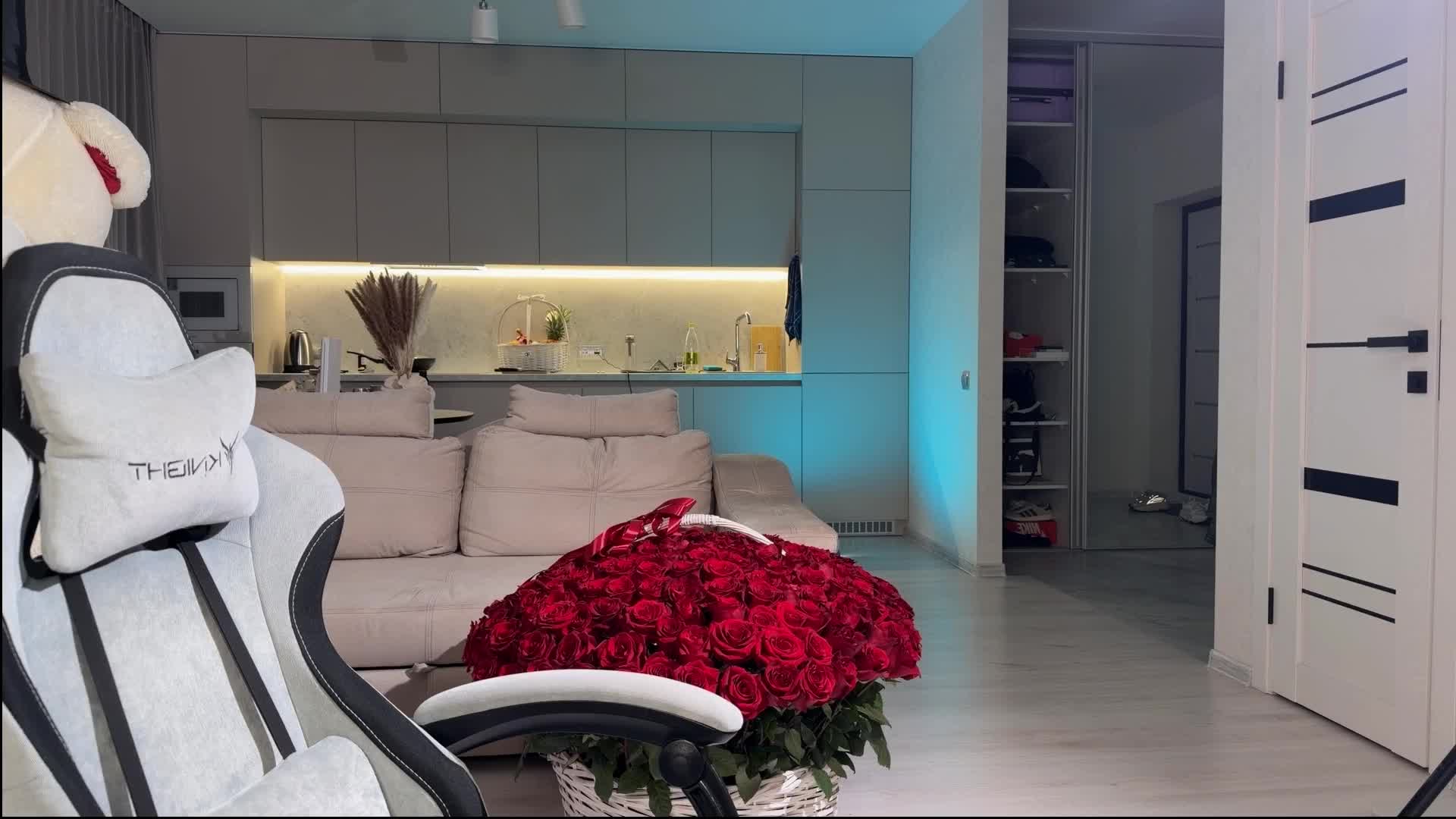 Sofi-Mi Cam Model Chat November 10, 2025