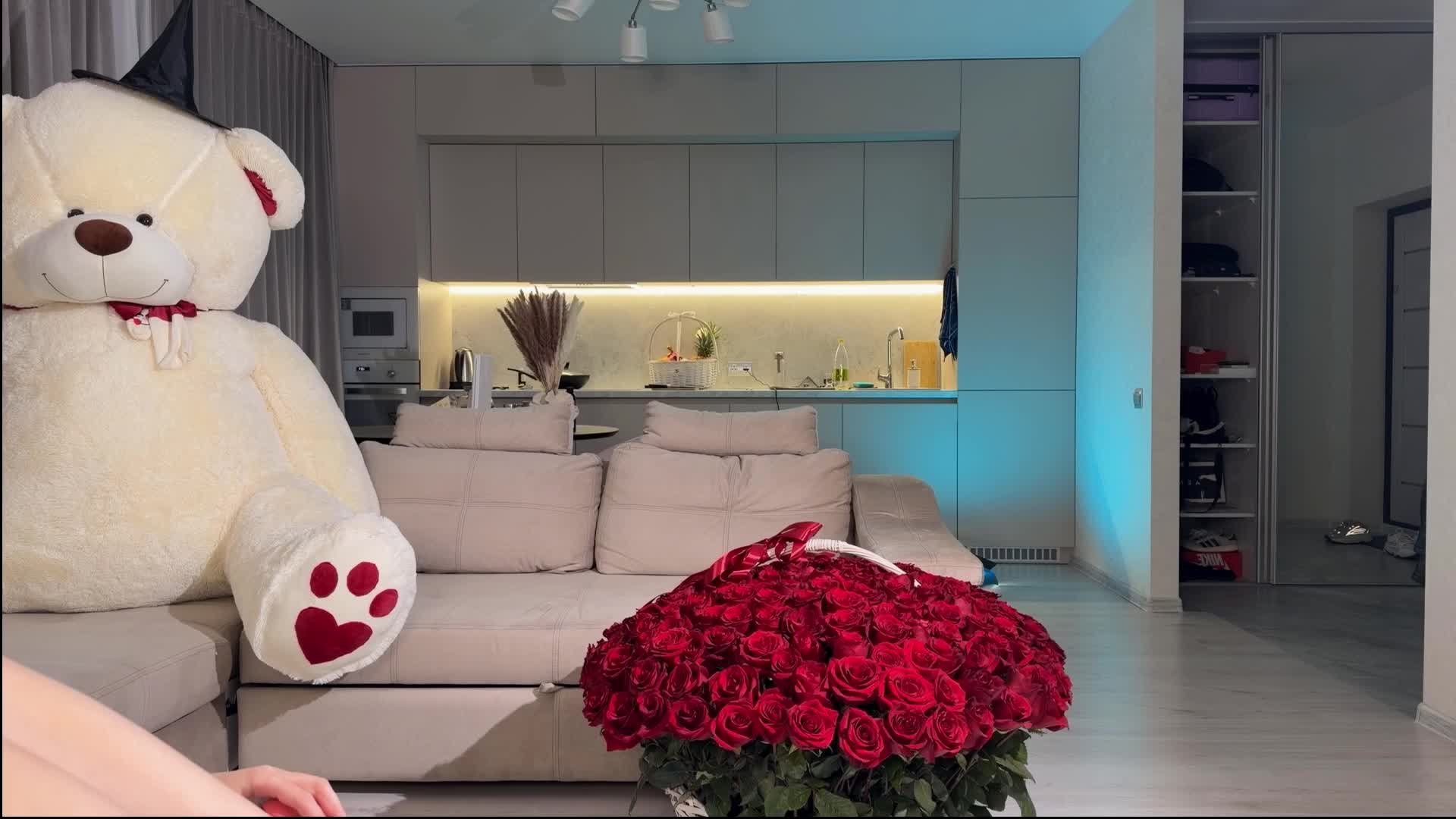 Sofi-Mi Cam Model Chat November 10, 2025