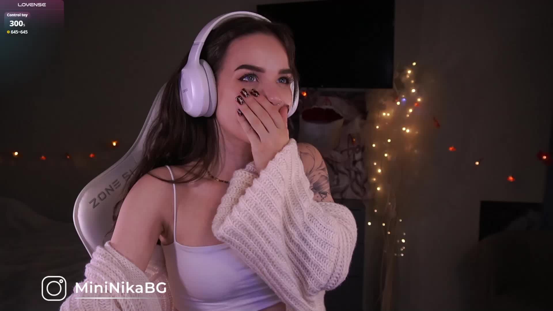 MiniNika Cam Model Chat November 10, 2025