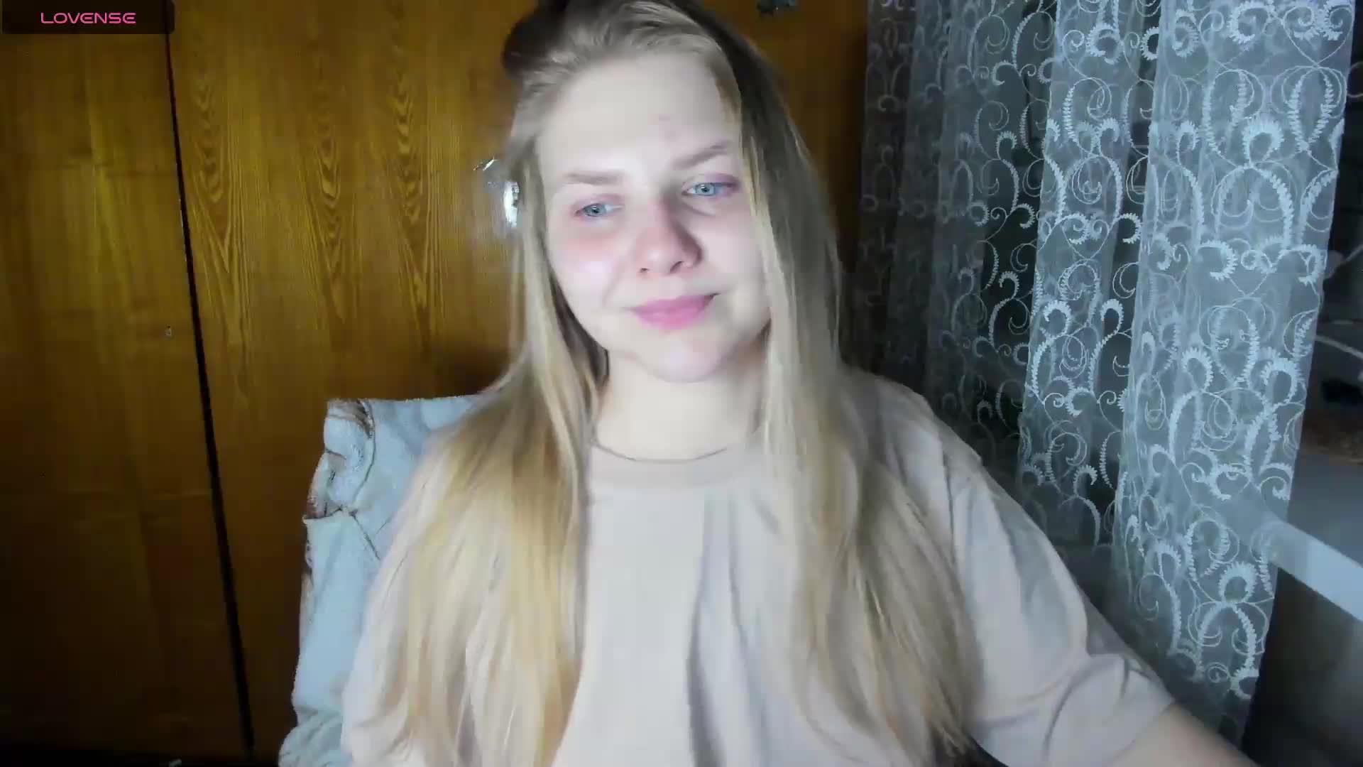 Emma-Frizea Cam Model Chat November 10, 2025