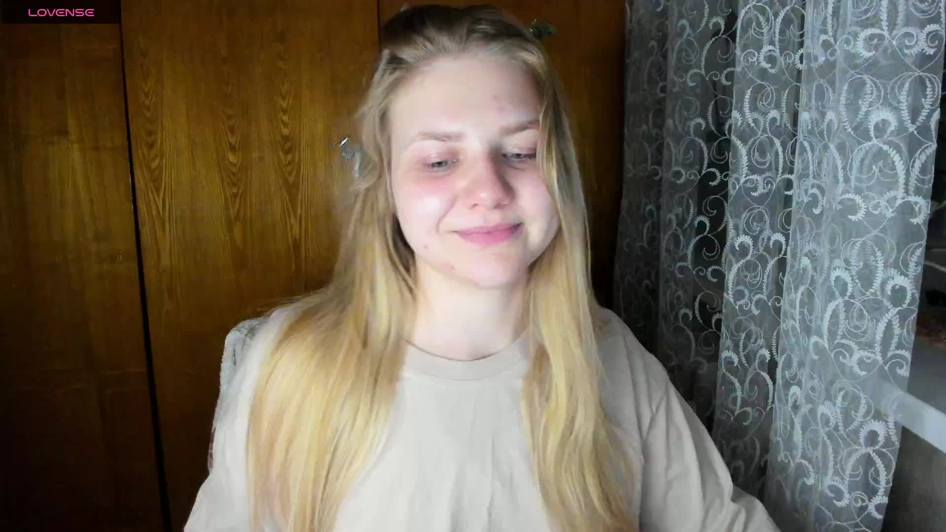 Emma-Frizea Cam Model Chat November 10, 2025