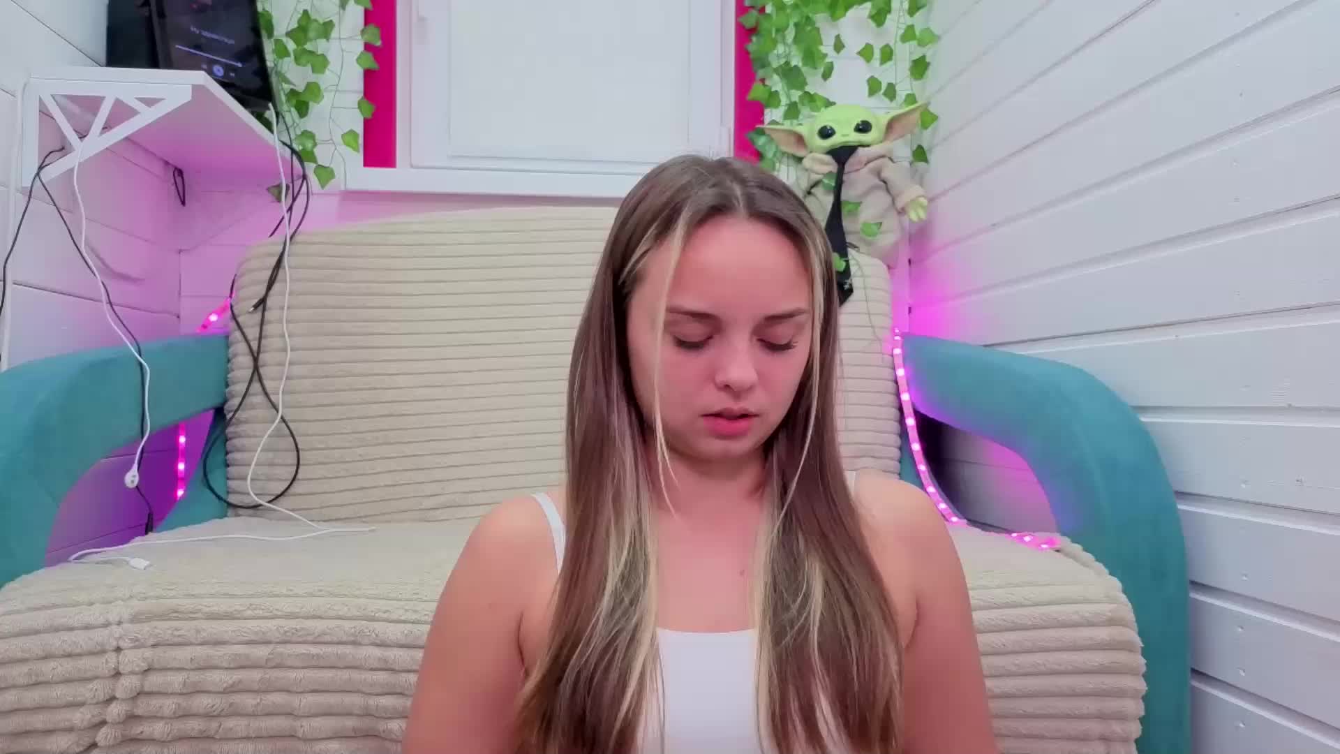 misss-vikki Cam Model Chat November 10, 2025