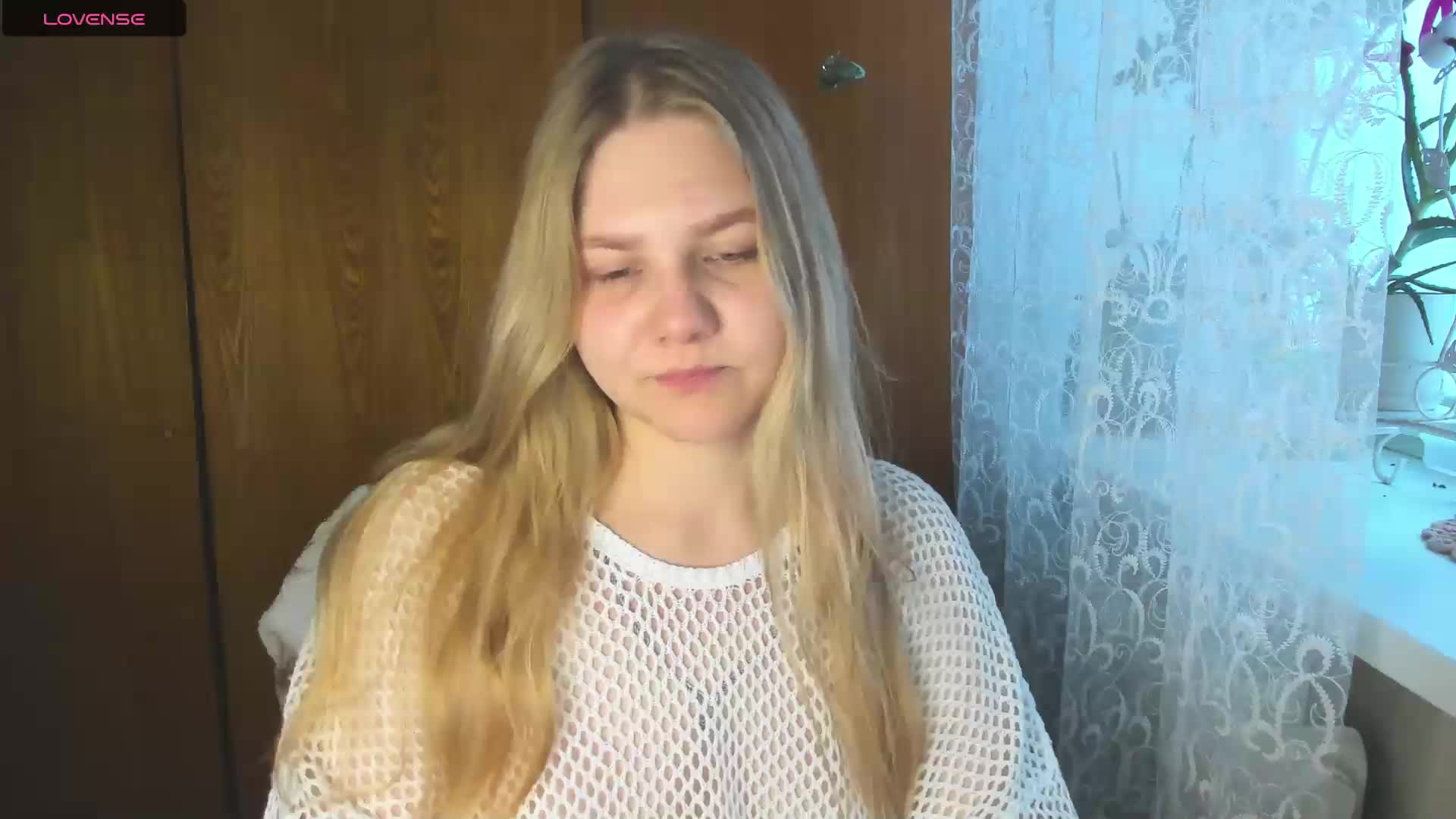 Emma-Frizea Cam Model Chat November 10, 2025