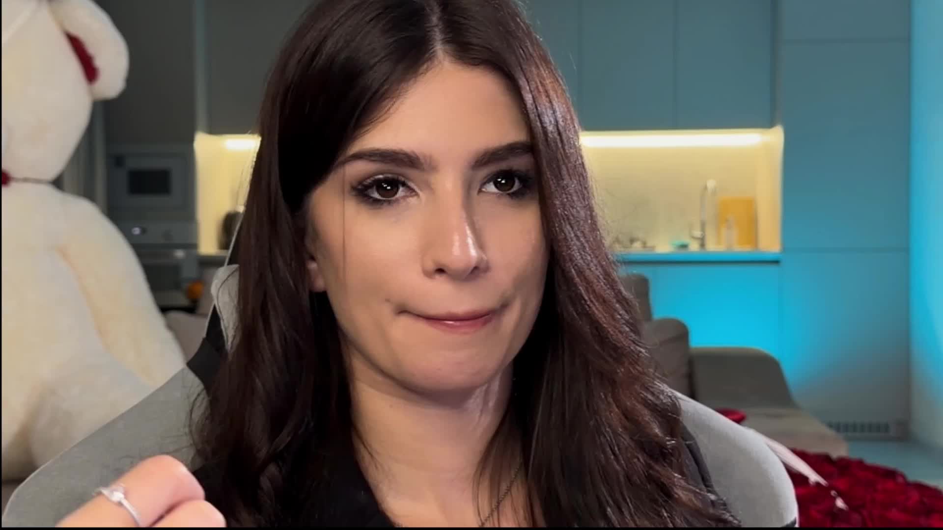 Sofi-Mi Cam Model Chat November 11, 2025