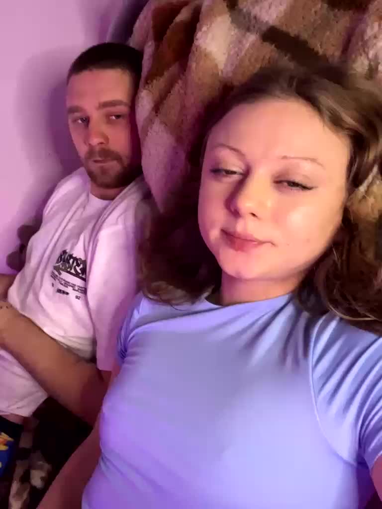 VixyVee Cam Model Chat November 11, 2025