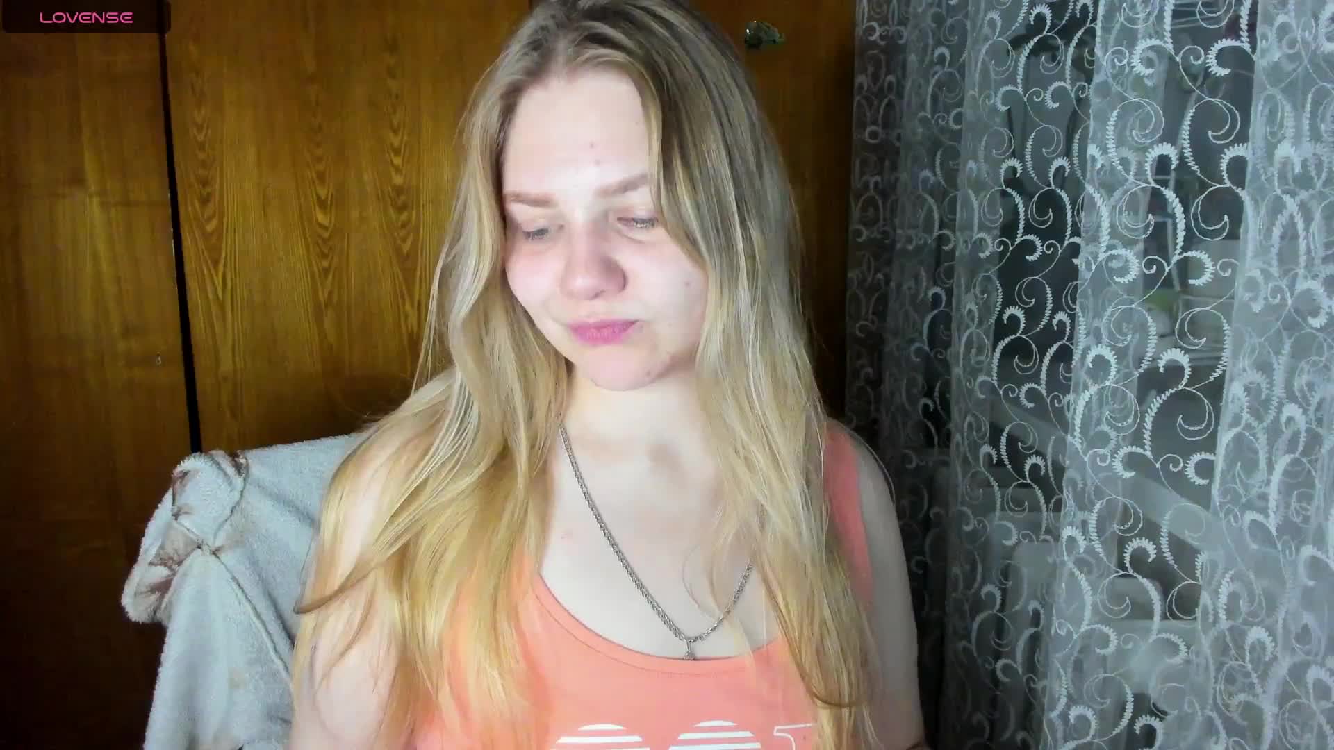 Emma-Frizea Cam Model Chat November 11, 2025