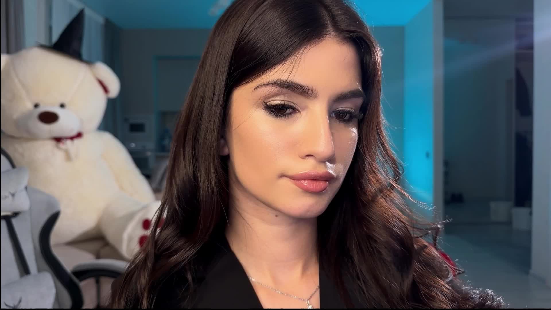 Sofi-Mi Cam Model Chat November 12, 2025