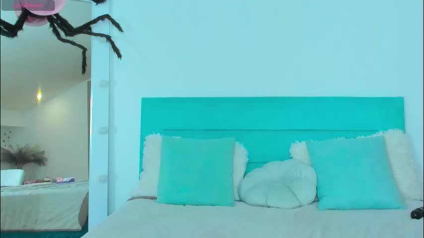 natural_meri_ Cam Model Chat November 12, 2025