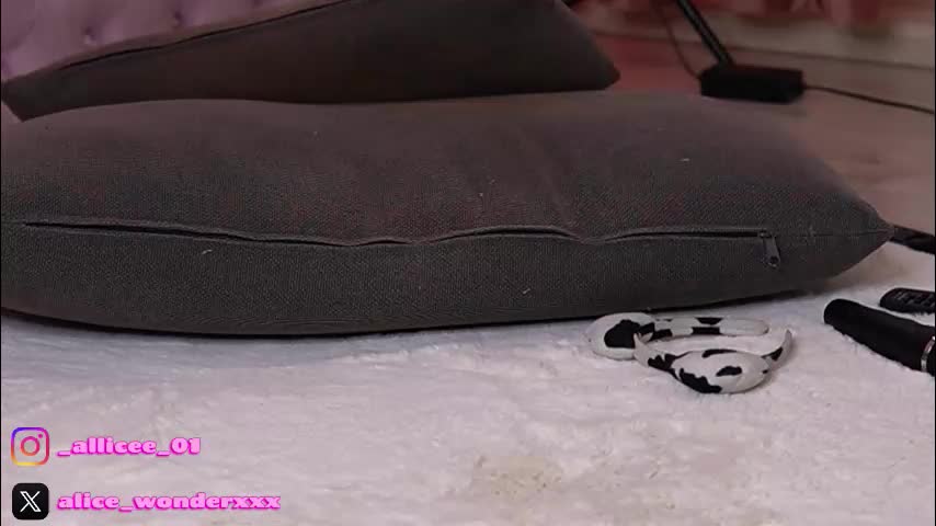 vanessasimon Cam Model Chat November 12, 2025