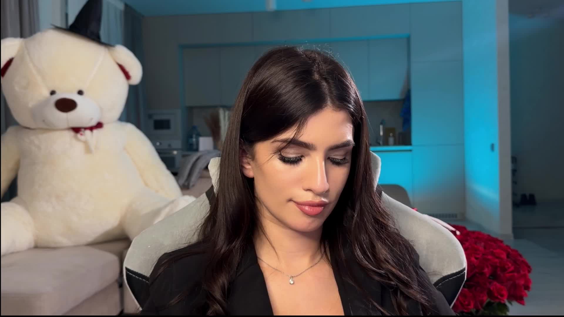 Sofi-Mi Cam Model Chat November 13, 2025