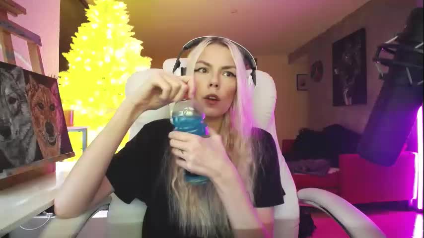 tinykylie Cam Model Chat November 14, 2025