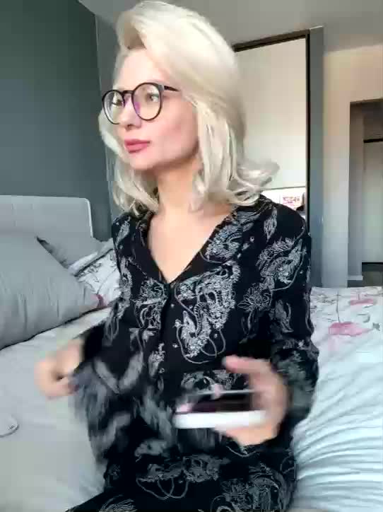 -Molly- Cam Model Chat November 14, 2025