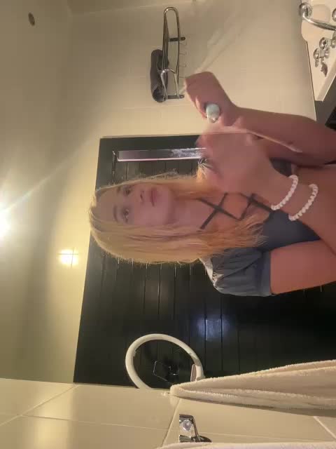 Daughter_of_Ronaldo Cam Model Chat November 15, 2025