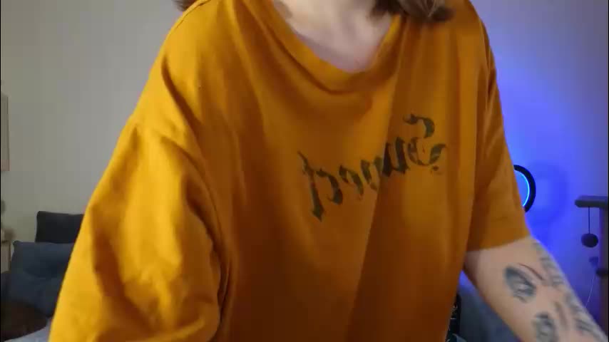 cute_junk Cam Model Chat November 16, 2025