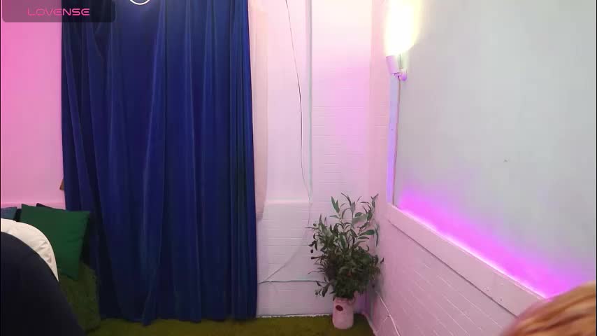 alisaaleks Cam Model Chat November 16, 2025