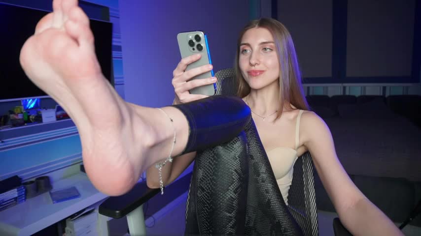 CassiaBlade1 Cam Model Chat November 17, 2025