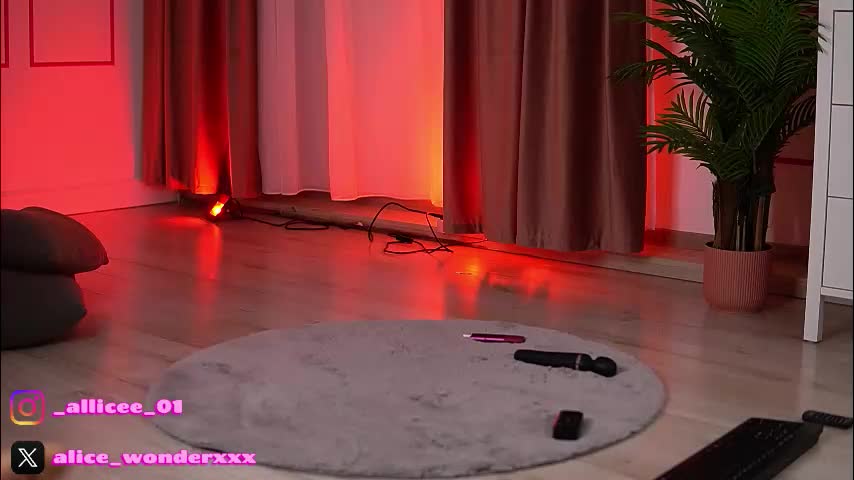 vanessasimon Cam Model Chat November 17, 2025