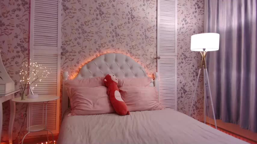 Wendy-Darling Cam Model Chat November 18, 2025