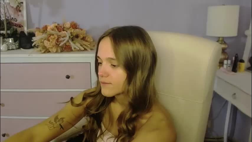 emilly_lust99 Cam Model Chat November 18, 2025