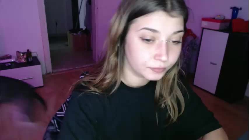 aliens4twenty Cam Model Chat November 19, 2025