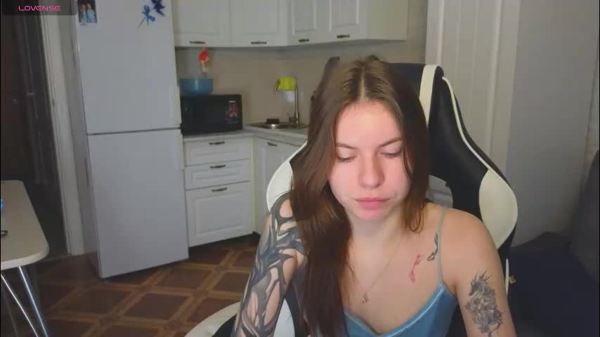 let_me_seee Cam Model Chat November 19, 2025