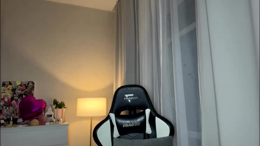 sexmoon11 Cam Model Chat November 19, 2025