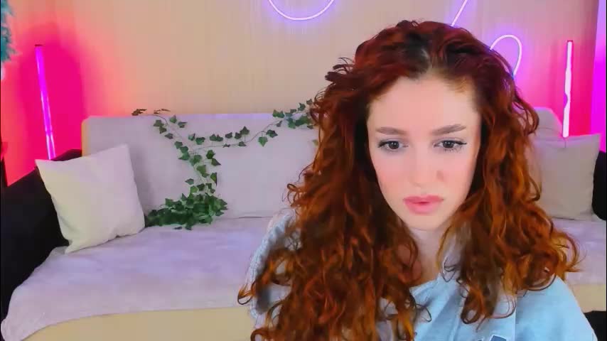 christinaconteeree Cam Model Chat November 19, 2025