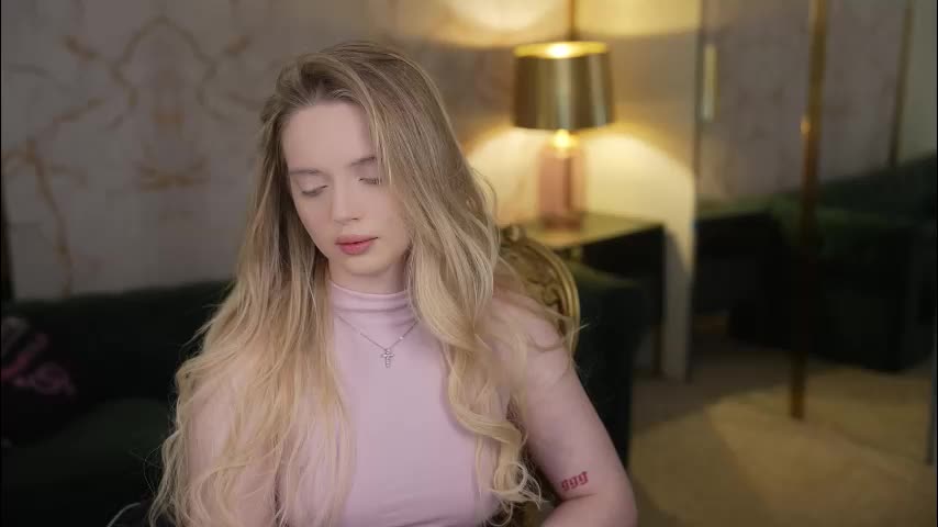 bright_diamonds_054 Cam Model Chat November 19, 2025