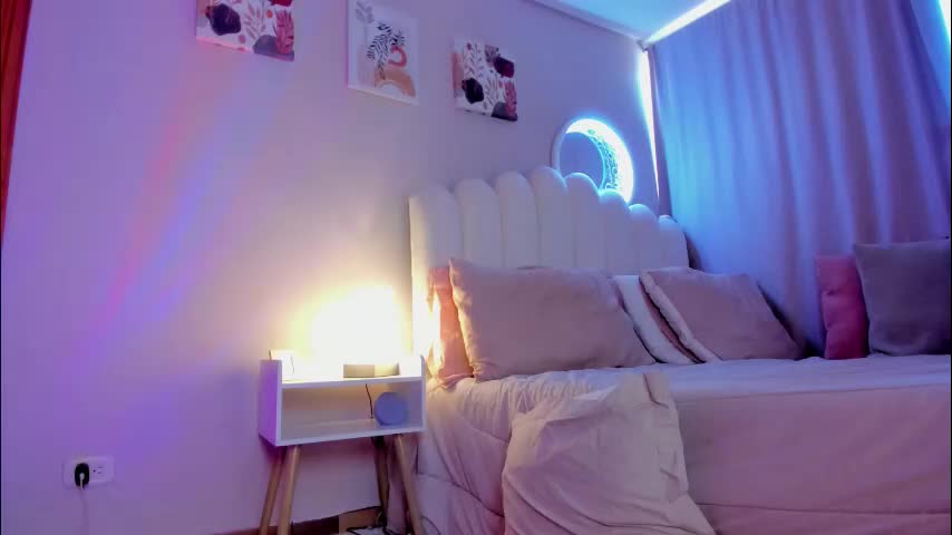 omstudio1994 Cam Model Chat November 19, 2025