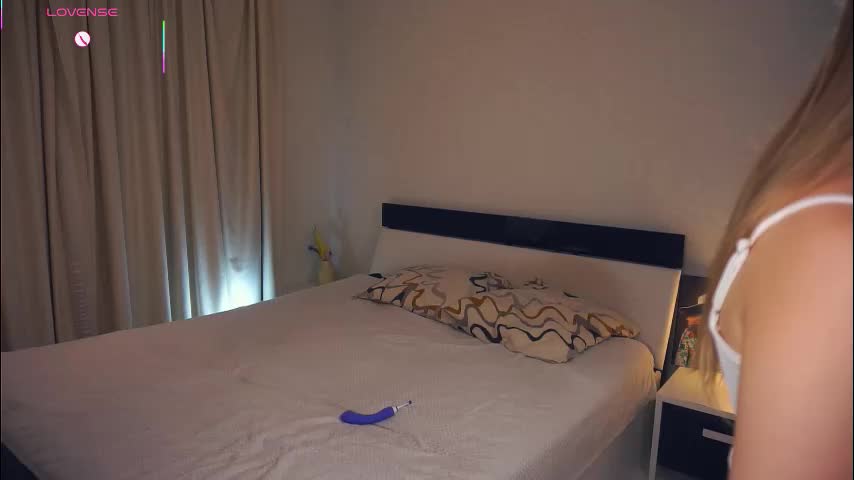 hip_hop_baby Cam Model Chat November 21, 2025