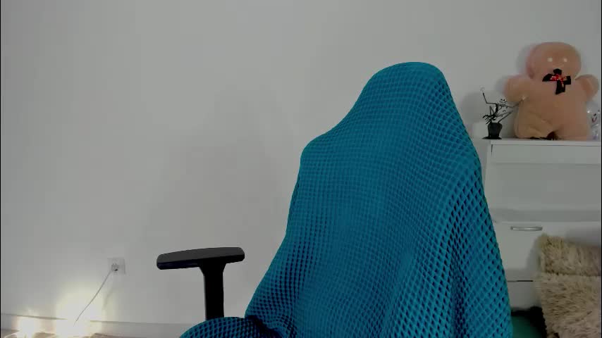 crystalnut Cam Model Chat November 21, 2025