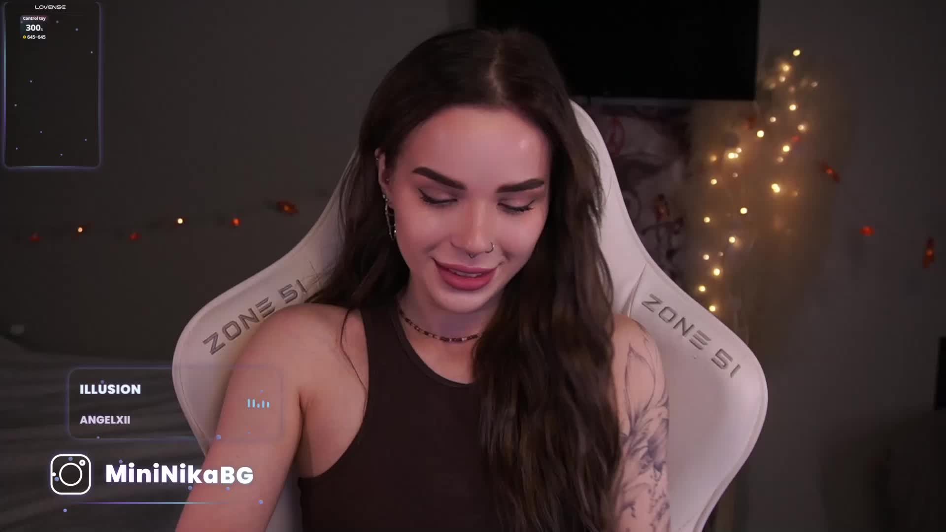 MiniNika Cam Model Chat November 21, 2025